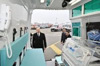 Prezident yeni alınmış təcili tibbi yardım avtomobilləri ilə tanış oldu - FOTOLAR