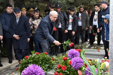 Yasamal rayon ictimaiyyəti Milli Qəhrəman Murad Mirzəyevi yad edib  - FOTO