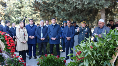 Yasamal rayon ictimaiyyəti Aprel döyüşlərinin şəhidlərini yad edib - FOTOLAR