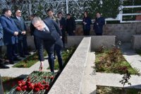 Yasamal rayon ictimaiyyəti Aprel döyüşlərinin şəhidlərini yad edib - FOTOLAR