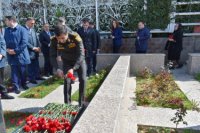 Yasamal rayon ictimaiyyəti Aprel döyüşlərinin şəhidlərini yad edib - FOTOLAR