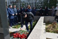 Yasamal rayon ictimaiyyəti Aprel döyüşlərinin şəhidlərini yad edib - FOTOLAR