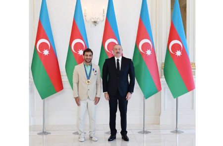 Hidayətlə Zelimdən Prezidentə hədiyyə — FOTOLAR