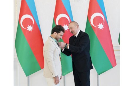 Hidayətlə Zelimdən Prezidentə hədiyyə — FOTOLAR