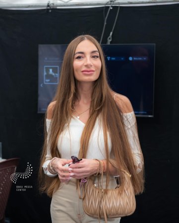Arzu Əliyeva çəkiliş meydançasında - FOTO
