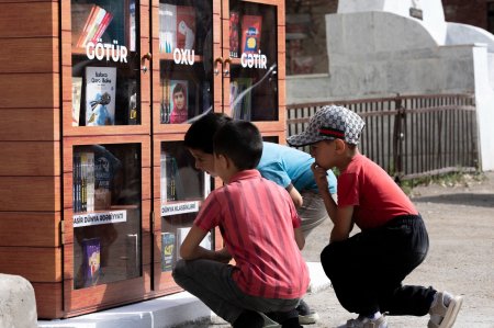 “Kitab köşkü” – “AzerGold” QSC-dən daha bir maarifləndirici layihə - FOTO