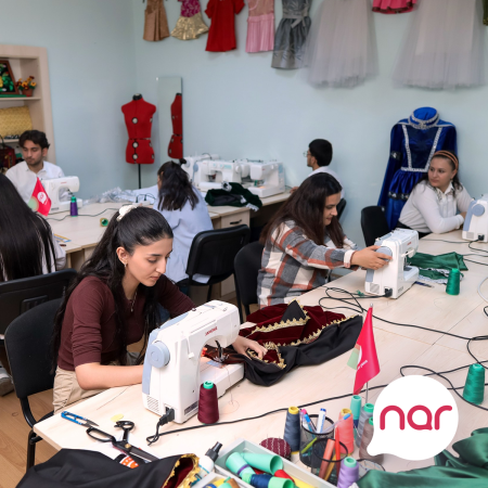 “Nar” nitq və eşitmə məhdudiyyətli şəxslər üçün peşə təlimlərinə dəstəyini davam etdirir - FOTO