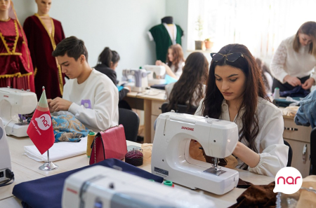 “Nar” nitq və eşitmə məhdudiyyətli şəxslər üçün yeni peşə təliminə başlayıb