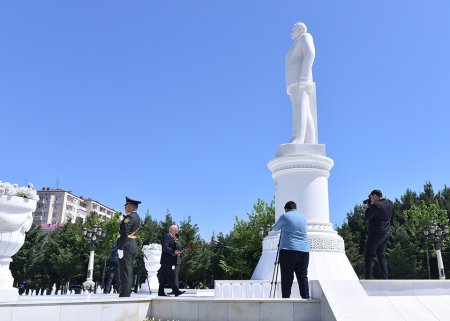 Sumqayıtda Ümummilli Lideri Heydər Əliyevin xatirəsi anılıb