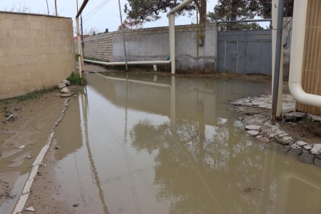 Xəzər rayonu sakinlərinin evlərini su basıb  - FOTO