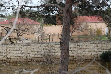 Xəzər rayonu sakinlərinin evlərini su basıb  - FOTO