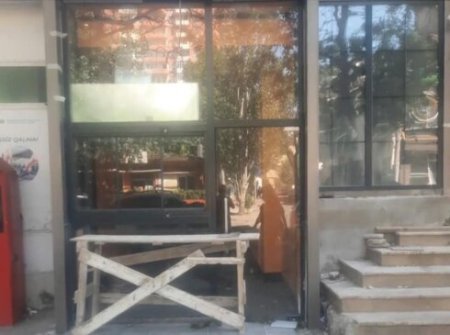 Nəsimi rayonunda qanunsuz tikinti-Hansı məmur səkinin zəbt olunmasına icazə verib?  - VİDEO // FOTO