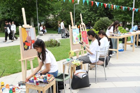 Xətai rayonunda “Azərbaycanım” Beynəlxalq VIII Uşaq və Gənc Rəsm Festivalı çərçivəsində mükafatlandırılma mərasimi keçirildi - FOTO