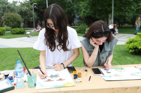 Xətai rayonunda “Azərbaycanım” Beynəlxalq VIII Uşaq və Gənc Rəsm Festivalı çərçivəsində mükafatlandırılma mərasimi keçirildi - FOTO