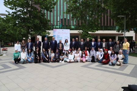 Xətai rayonunda “Azərbaycanım” Beynəlxalq VIII Uşaq və Gənc Rəsm Festivalı çərçivəsində mükafatlandırılma mərasimi keçirildi - FOTO