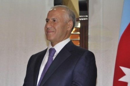 SİYASƏT VƏ BİZNES ARASINDA "KÖLGƏ" FİQUR... - Və ya güclü, amma "səssiz" OLİQARX