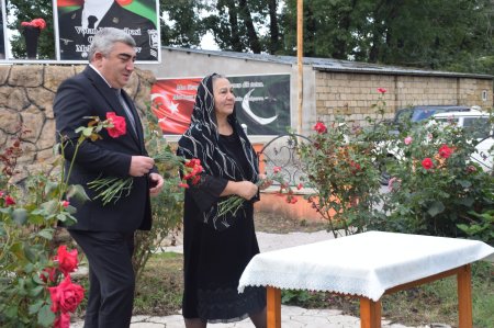 Rayon İcra Hakimiyyətinin başçısı Zizik kənd tam orta məktəbində keçirilən Bilik günü tədbirində iştirak edib.