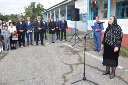 Rayon İcra Hakimiyyətinin başçısı Zizik kənd tam orta məktəbində keçirilən Bilik günü tədbirində iştirak edib.