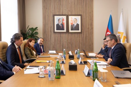 “AzerGold” QSC və Abu Dabi Ticarət Bankının nümayəndələri arasında görüş keçirilib