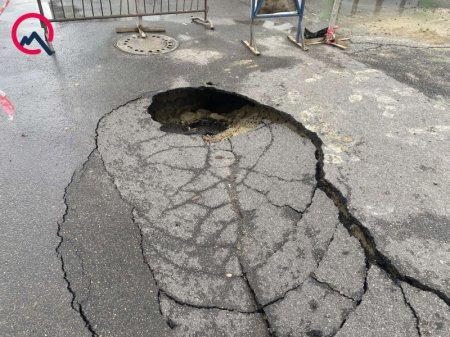 Badamdarda yol çökdü – Video