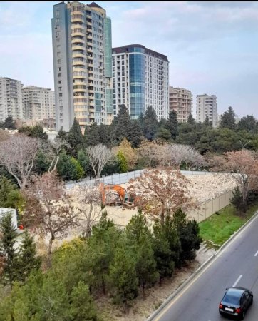 Nəsimi rayonundakı yaşıllıqlar təhlükədə… “İcazəni kim verib bunlara?” – Memar