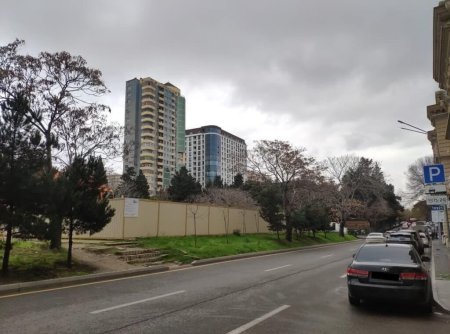 Nəsimi rayonundakı yaşıllıqlar təhlükədə… “İcazəni kim verib bunlara?” – Memar