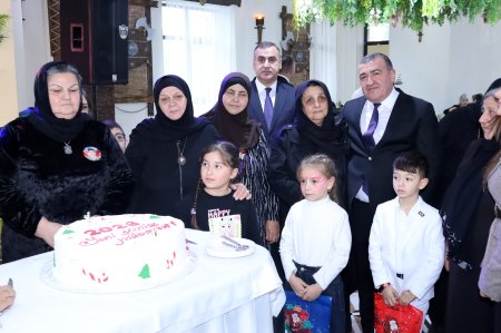 Xətai rayonunda 31 Dekabr – Dünya Azərbaycanlılarının Həmrəylik Günü və Yeni il münasibətilə tədbir keçirilib