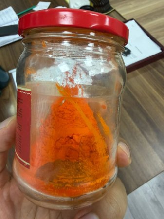 “Kənd toyuğu” adı ilə rəngləmiş toyuq satılırmış “Kənd toyuğu” adı ilə rəngləmiş toyuq satılırmış