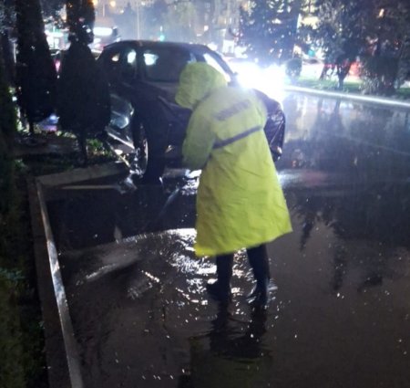 Nərimanov Rayon Mənzil-Kommunal Təsərrüfatı Birliyinin kollektivi 24 saatlıq iş rejimində çalışır VİDEO-FOTO