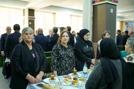 Xətai rayonunda Aprel şəhidlərin xatirəsinə ehsan süfrəsi təşkil edilib