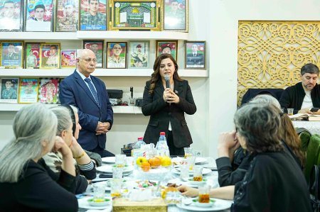 Xətai rayonunda Aprel şəhidlərin xatirəsinə ehsan süfrəsi təşkil edilib