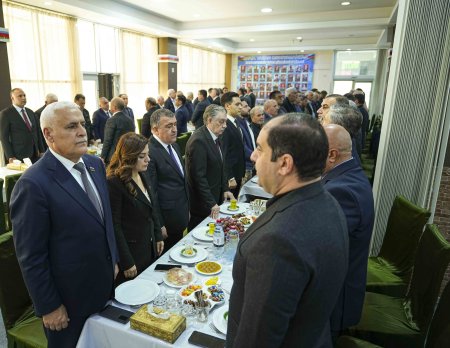 Xətai rayonunda Aprel şəhidlərin xatirəsinə ehsan süfrəsi təşkil edilib