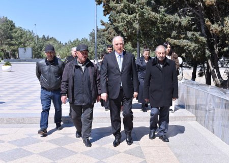 Sumqayıtda Aprel şəhidlərinin xatirəsi anıldı - Fotolar