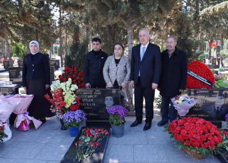 Sumqayıtda Aprel şəhidlərinin xatirəsi anıldı - Fotolar
