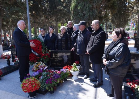 Sumqayıtda Aprel şəhidlərinin xatirəsi anıldı - Fotolar