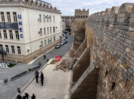 Qala divarının bir hissəsi çökdü – Foto