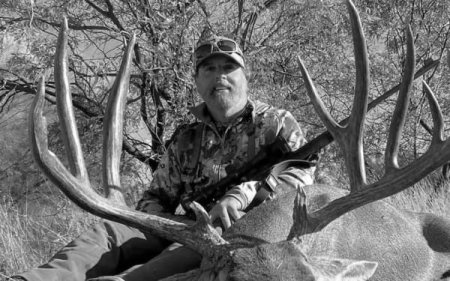 Afrikada amerikalı milyarderi fillər tapdalayıb öldürdülər 