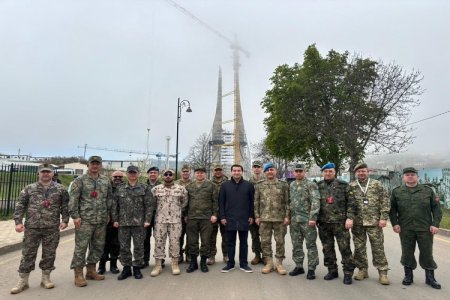 Hikmət Hacıyev Azərbaycanda akkreditə olunmuş hərbi attaşelərlə Şuşadan foto paylaşıb