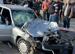Sumqayıtda avtomobil ağaca çırpılıb, xəsarət alanlar var