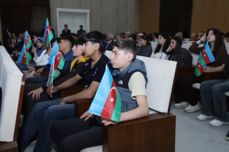 Dövlət Xidməti Gədəbəydə gənclər üçün tədbir keçirdi Dövlət Xidməti Gədəbəydə gənclər üçün tədbir keçirdi