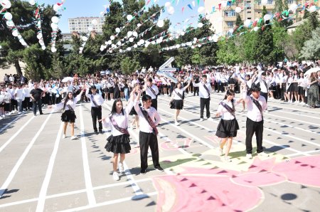 Abşeron rayonunun tam orta məktəblərində “Son zəng” tədbirləri keçirilib