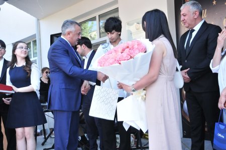 Abşeron rayonunun tam orta məktəblərində “Son zəng” tədbirləri keçirilib