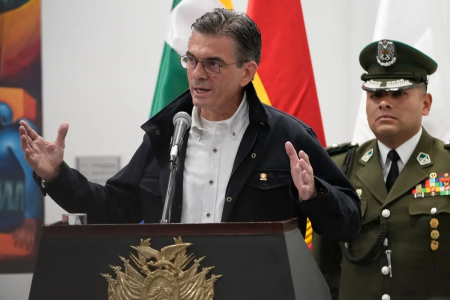 Boliviyada kütləvi iğtişaşlara görə fövqəladə vəziyyət elan edildi
