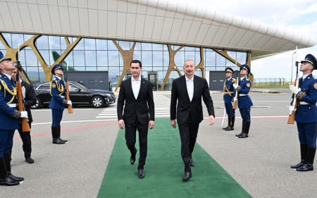 İlham Əliyev həmkarını yola saldı
