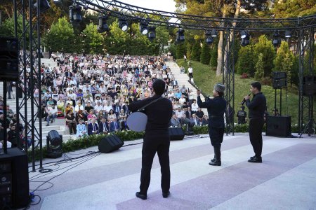Xətai rayonunda Xalq şairi Sabir Rüstəmxanlının 80 illik yubileyinə həsr olunmuş təntənəli tədbir keçirilib+VİDEO