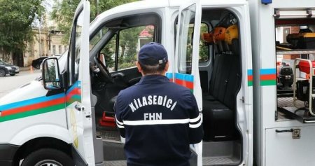 Bağlı qapı arxasında qalan uşaq xilas edildi