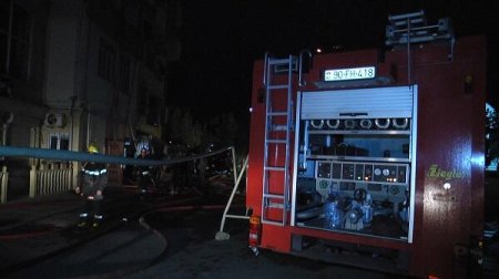 Ceyranbatanda yanğın: uşaq özünü binadan atdı